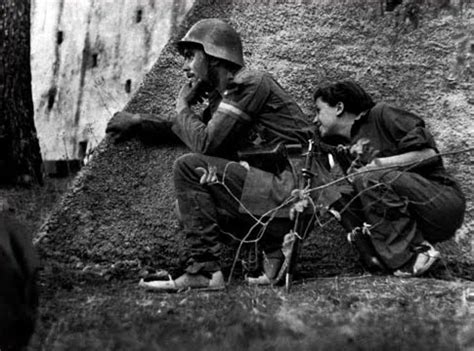 In the summer of 1936, capa and taro went to spain to cover as the war photographer of the 20th century, he later founded the renowned photo agency in spain, capa and taro took a clear stand against general franco and in favor of the republican. Summer2010PhotoBlog~Amanda: Robert Capa