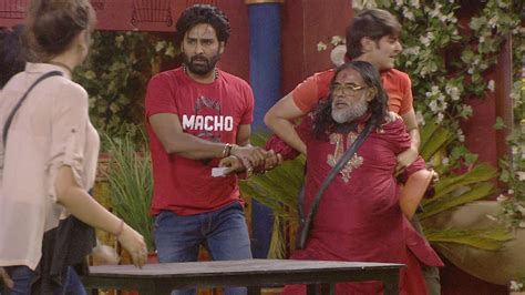 Bigg Boss Season 10 Episode 59 Day 81 Om Ji S Filthy Act Riles Up The House Voot