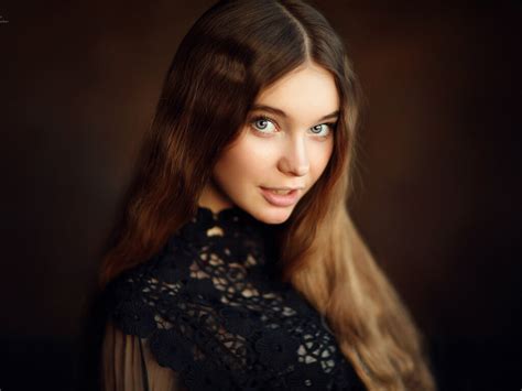 sexy smiling slim blue eyed long haired brunette teen girl wallpaper 5772 1024x768 wallpaper