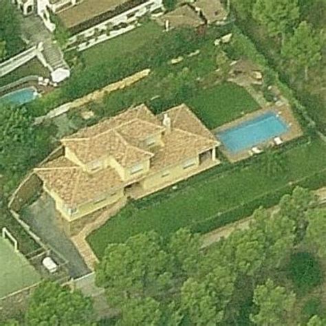Barcelona is home to many of the world's best footballers, including luis suárez, gerard pique, philippe coutinho and of course the legendary lionel messi. Lionel Messi's House (former) in Castelldefels, Spain ...
