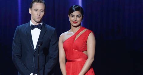 Tom Hiddleston Et Priyanka Chopra Sur La Scène De La 68ème Cérémonie Des Emmy Awards Au