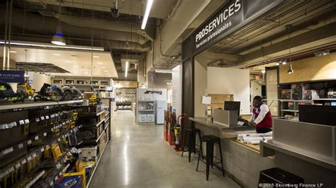 Lowes Opens Its First Urban Oriented Home Improvement Store In
