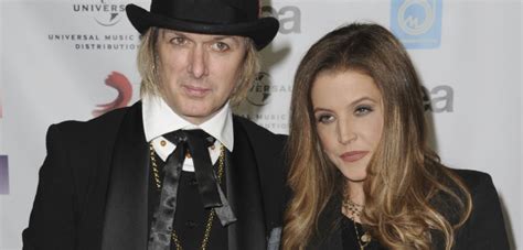 Lisa Marie Presley Bankrupt Sues Manager For Us100 Million New Straits Times Malaysia