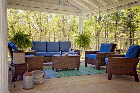 Grab one of our thoughtfully crafted cocktails either at the bar or in the garden. The Blue Door Kitchen & Inn: Restaurant & Inn in Flint ...