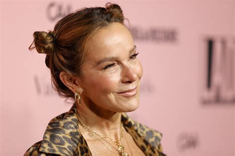 Jennifer Grey Promises Other Dirty Dancing Characters In Sequel Kesq