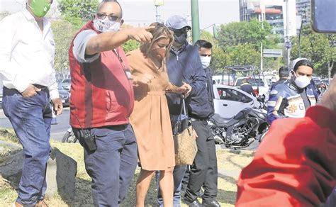Mujer que viajaba en taxi sale ilesa tras ser embestida por camión sin frenos en la CDMX El