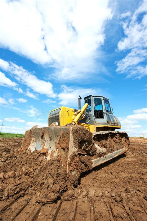 Excavadora De Topadoras Y Compresor De Suelo En Obras Viales Equipos