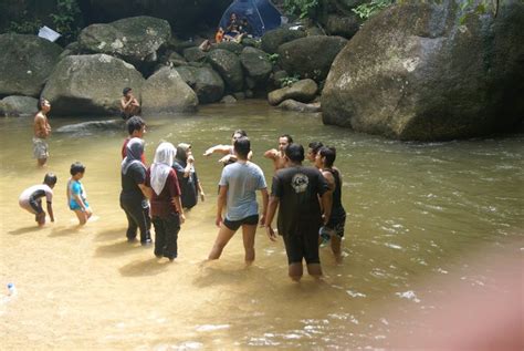 Lagipula, harga jajanan yang ditawarkan masih dalam batas wajar. HEZE SUZE LIFESTYLE: Gathering @ Air Terjun Batang Kali