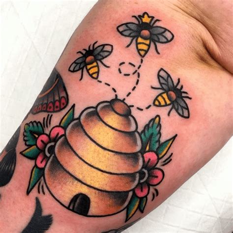 Top More Than 82 Traditional Bee Tattoo Best Ineteachers