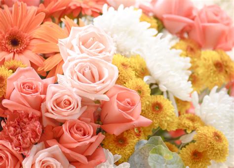Choose from a selection of mother's day flowers including roses, tulips, carnations if you're looking for the best mother's day flowers to send mom, proflowers has just what you need. Mother's Day Floral Arrangements - Market Basket