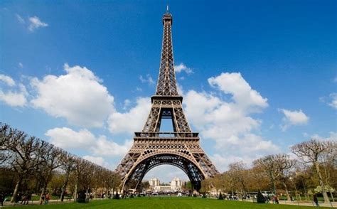 Τρίτη, μάιος 11, 2021, 19η εβδομάδα. Γαλλία: Εκκενώθηκε ο Πύργος του Άιφελ - Άγνωστος απειλεί ...
