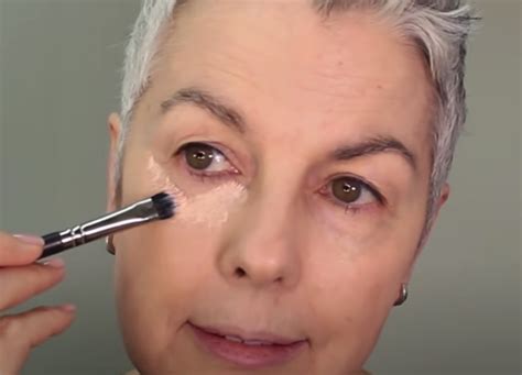 The Best Makeup Colors For Gray Hair According To A Pro