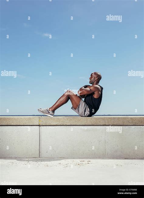 Sit Ups Hi Res Stock Photography And Images Alamy