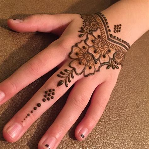 pin by sanroze 🥀 on mehndi images simple henna tattoo henna tattoo designs simple henna