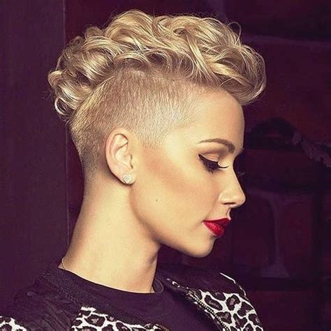 25 Exquisite Curly Mohawk Hairstyles For Girls And Women