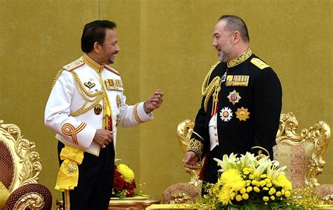 Koleksi mobil sultan brunei via www.tribunnews.com. Beramah mesra bersama Sultan Brunei Darussalam | Majlis ...