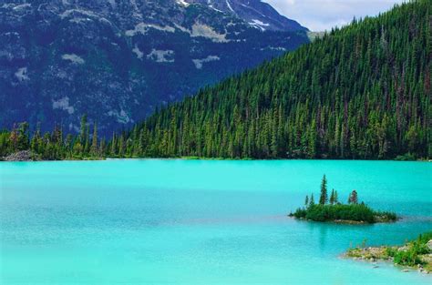 Joffre Lakes Canada Bc — Turquoise Water Of Upper Joffre Glacier