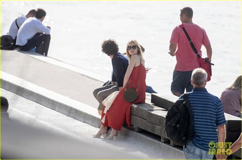 Poldarks Aidan Turner Is Dating Unreals Caitlin Fitzgerald Photo