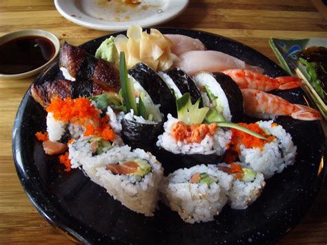 File:Sushi and Maki Feast.jpg - Wikimedia Commons