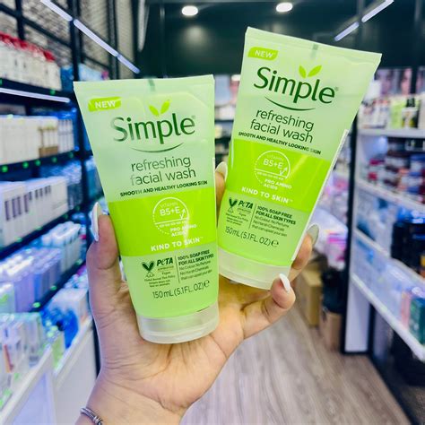 Sữa Rửa Mặt Dịu Nhẹ Dành Cho Da Nhạy Cảm Simple Kind To Skin