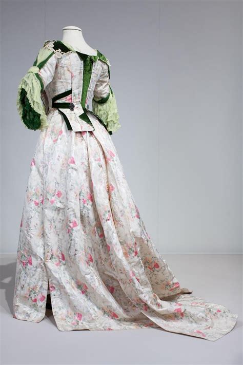 Edwardian French Couture Ball Gown With Furbelows On Chiné Silk Circa