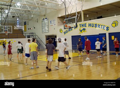 High School Gym Class Is For Learning And Exercise Stock Photo Alamy