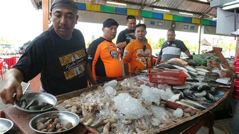Probablement en raison de l'effet covid 19, des choix très limités sur les poissons. Rimau Bikerz: Ikan Bakar Umbai Melaka