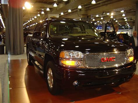 Gmc Sierra Black New York Auto Show 2004 Car Pictures By Carjunky®
