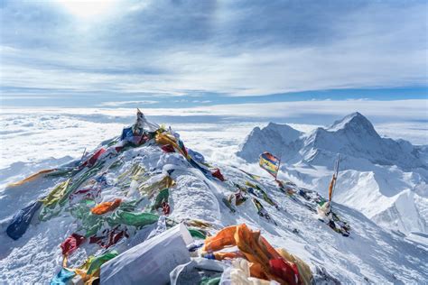Two Climbers Return To Everest To Snapchat The Summit Mount Everest