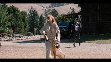 Kelly Reilly Yellowstone 2018 Screencaps 28 Bilder