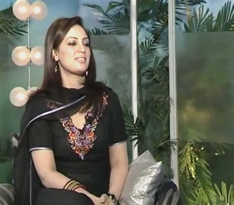 Pakistani Television Captures And Hot Models Farah Hussain Hot In Black