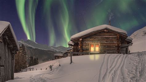 Wallpapers Hd Snow Covered House In Aurora Borealis During Winter