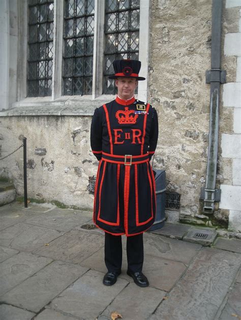 Yeoman Warder In The Tower Of London Yeoman Warder Tower Of London
