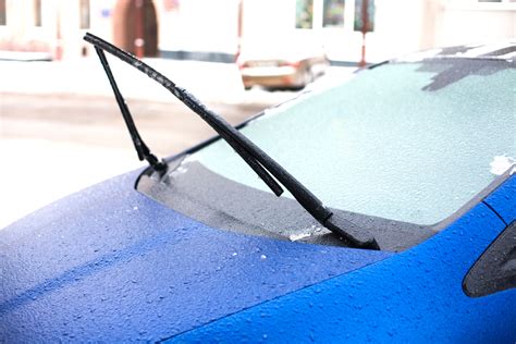 5 Ice Scraping Tips For Avoiding Windshield Repair