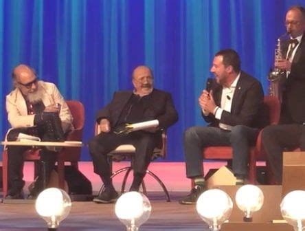Io non so più cosa fare, fegato, fegato spappolato, sballi ravvicinati del 3° tipo. La bufala di Vasco Rossi contro Salvini per Albachiara | VIDEO