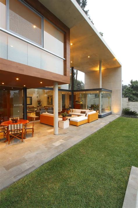 Modern Rectangular Shaped House Boasting An Elegantly Joyful Interior