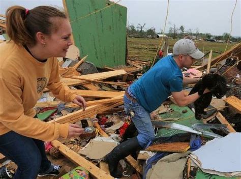 Couple Finds Cat In Debris Of Home Destroyed By Arkansas Tornado Life