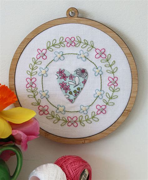 Daisy Chains Stitchery Kit Designed By Leanne Beasley Of Leannes House