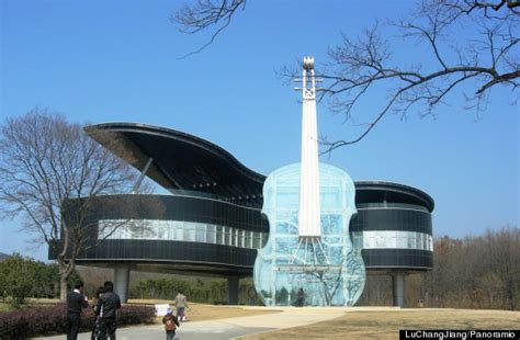 Outside, this piano gives visitors a huge shadow in a recreation area, especially for young people to share breaks between rehearsals. Grand Piano And Violin-Shaped House In China Is The ...