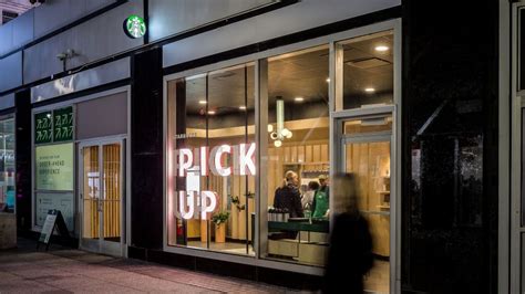 But its success lies not only in ability to pay with smartphone for coffee lovers. Starbucks USA: Re-Start mit neuem Standort-Portfolio