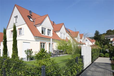 Aus dem kaufpreis, fällig bei erfolgreicher vermittlung. Reihenhaus mit Garten in Bensheim - Modern - Häuser - von ...