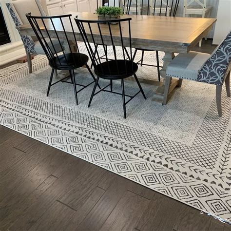 Rugs Under Dining Room Table Tips And Ideas
