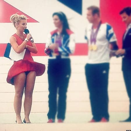 British Olympics Presenter Helen Skelton Topless Bilder