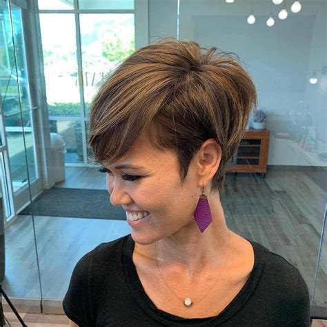 Top Side Part Bob Haircuts Trending In In Pixie Bob
