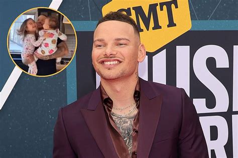 Watch Kane Brown Enjoys A Dance Party With His Daughters