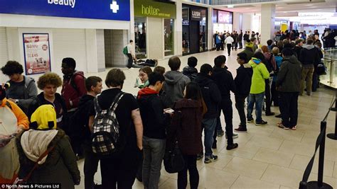 What Stores Open At Midnight For Black Friday Uk - Black Friday turns violent as shoppers fight over bargains | Daily Mail
