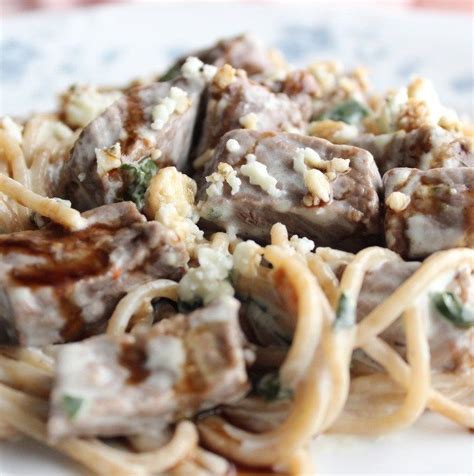 Place grilled beef on pasta and sauce. Steak Gorgonzola Alfredo - Olive Garden's Copycat | Recipe ...