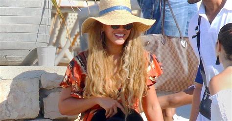 Beyoncé Goes Off Duty In The Fun And Flirty Beach Dress Beyonce