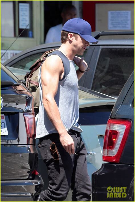 Ryan Gosling Fitness Factory Gym Time Photo 2691575 Ryan Gosling Pictures Just Jared