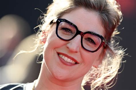 Why Mayim Bialik And Melissa Rauch Felt Out Of Place During Big Bang